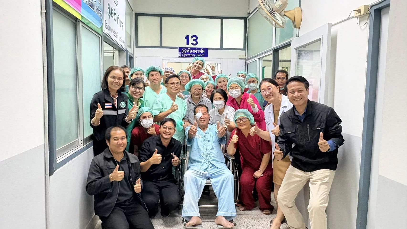 “ปิดทองหลังพระ” ผ่าต้อกระจก 104 ชาวกาฬสินธุ์ ถวายพระราชกุศล สมเด็จย่า ครบรอบ 125ปี ชาวบ้านดีใจได้รับโอกาสชีวิต